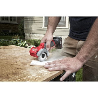 Аккумуляторная отрезная машина Milwaukee M12 FCOT-422X FUEL