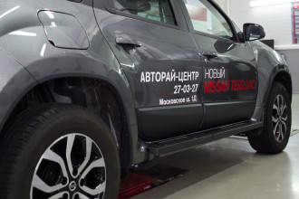 Молдинги на двери (4 шт) для Nissan Terrano 2014-2015, шагрень / Ниссан Террано
