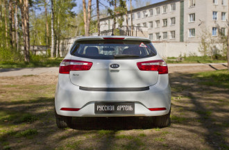 Накладка на задний бампер для Kia Rio III 2011-2015 (хетчбек), шагрень / Киа Рио