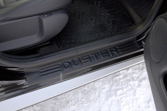 Накладки на внутренние пороги дверей Вариант 2 для Renault Duster I 2010-2014, шагрень / Рено Дастер