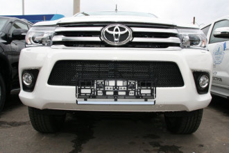 Сетка на бампер внешняя для TOYOTA Hilux 2015-2020, черн., 15 мм / Тойота Хайлюкс