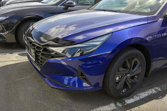 Дефлектор капота HYUNDAI Elantra/Avante/i30, 2020-, нижний, темный / Хендай Элантра
