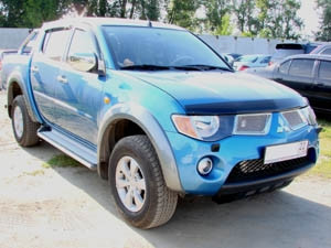 Дефлектор капота темный MITSUBISHI PAJERO SPORT 2008-2015, L200 2006-2015 / Митсубиси Паджеро спорт