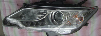 CAMRY ФАРА ЛЕВ ЛИНЗОВАН , ДИОД , С РЕГ.МОТОР (КСЕНОН) (Китай)
