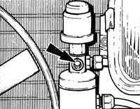  Проверка жидкости в системе кондиционирования воздуха Ford Scorpio
