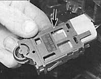  Снятие и установка выключателей, двигателей и датчиков Ford Scorpio