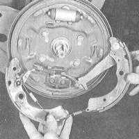 Замена башмаков барабанных тормозных механизмов задних колес Honda Accord