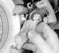  Замена тормозных колодок дисковых тормозных механизмов Honda Civic