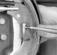  Замена башмаков барабанных тормозных механизмов задних колес Honda Civic