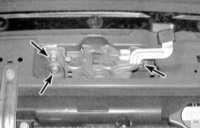  Снятие и установка защелки замка капота и троса ее привода Honda Civic