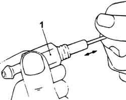 Использование тонкой палочки для проверки перемещения плунжера клапана (1) принудительной вентиляции картера
