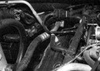  Проверка состояния и замена клапана системы управляемой вентиляции картера (PCV) (двигатели V8) (каждые 48 000 км (30 000 миль) пробега, или раз в два года) Jeep Grand Cherokee