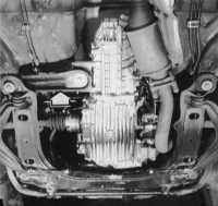  Снятие и установка механической коробки передач (КП) Audi 80