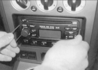 Демонтаж радиоприемника Ford Mondeo