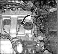  Проверка уровня масла и жидкостей Mazda 626