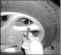  Проверка состояния шин и давления в шинах Mazda 626