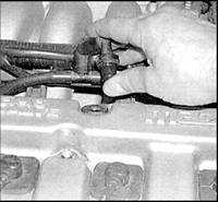  Проверка и замена клапана вентиляции картера Mazda 626