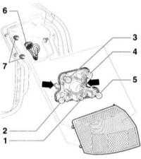  Снятие и установка заднего фонаря Audi A4