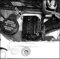  Радиатор и расширительный бачок Mazda 626