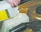  Проверка уровня и доливка жидкости в бачок омывателя ВАЗ 2108
