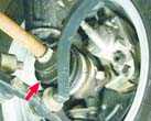  Проверка привода передних колес и шарнира тяги переключения передач ВАЗ 2108