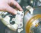  Проверка и замена колодок тормозного механизма переднего колеса ВАЗ 2108