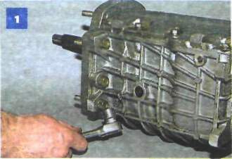 Замена сальника первичного вала коробки передач на автомобиле с двигателем ВАЗ-2106