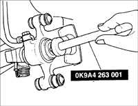  Замена тормозных колодок на задних дисковых тормозах Kia Sephia