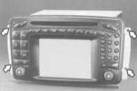  Снятие и установка радиоприёмника Mercedes-Benz W203