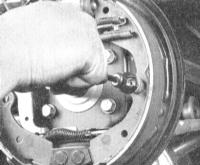  Замена башмаков барабанных тормозных механизмов задних колес Nissan Maxima QX