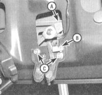  Снятие и установка защелки и цилиндра замка крышки багажного отделения Nissan Maxima QX