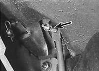  Снятие и установка троса акселератора Opel Kadett E