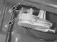  Снятие и установка двигателя заднего стеклоочистителя Opel Kadett E
