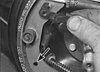 Замена задних тормозных колодок на барабанных тормозах Opel Vectra B