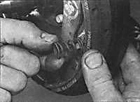  Замена задних тормозных колодок на барабанных тормозах Opel Vectra B