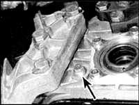  Проверка уровня масла в механической коробке передач Opel Astra A