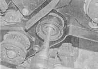  Снятие и установка натяжителя ремня и зубчатых колес привода ГРМ   (двигатели 1.7 л) Opel Astra