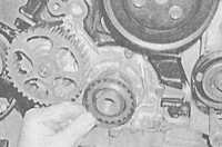 Снятие и установка натяжителя ремня и зубчатых колес привода ГРМ   (двигатели 1.7 л) Opel Astra