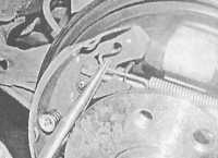  Замена башмаков барабанных тормозных механизмов задних колес Opel Astra