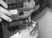  Замена передних тормозных колодок Peugeot 406