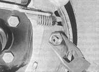  Замена задних тормозных колодок на барабанных тормозах Peugeot 406