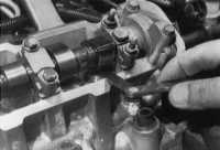  Проверка и регулировка зазора клапанного механизма Renault 19