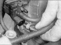  Проверка и замена компонентов системы рециркуляции бензинового двигателя Renault Megane