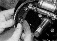  Замена колодок задних тормозных механизмов Renault Megane