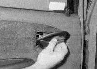  Снятие и установка ручки двери и компонентов замка Renault Megane
