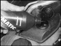  Проверка уровня жидкости системы гидроусиления руля Saab 9000