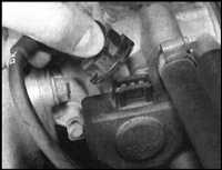  Снятие и установка на место компонентов системы впрыска топлива   (LH-Jetronic) Saab 9000