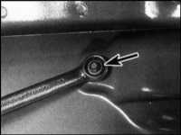 Снятие и установка на место дверной ручки и компонентов замка Saab 9000