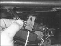  Снятие и установка на место компонентов замка двери задка/крышки багажника Saab 9000