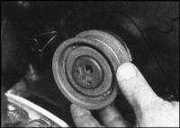  Снятие и установка натяжителя и зубчатых колес ремня привода ГРМ Skoda Felicia